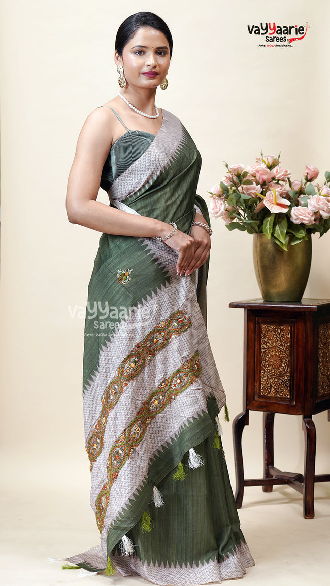 Dola Silk Saree for Celebrations and Gifts Hover Image