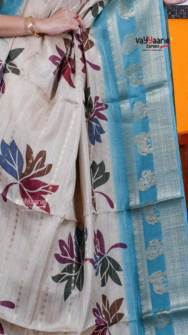 Cream Dola Silk Saree with Kalamkari Art Prints | Premium Occasion Wear Saree | Vayyaarie Sarees Main Image