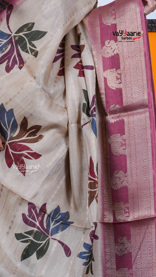 Cream Dola Silk Saree with Kalamkari Art Prints | Traditional Ethnic Saree | Vayyaarie Sarees Main Image