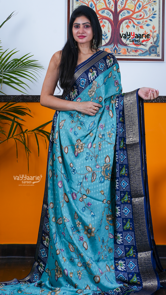 Rama Green Dola Silk Saree with Kalamkari Art Prints | Wedding Ethnic Wear Saree | Vayyaarie Sarees Hover Image