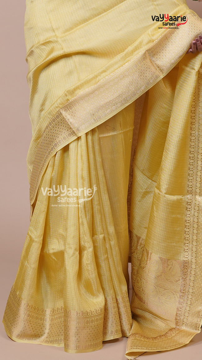 Elegant Crepe Saree for Stylish Events Main Image