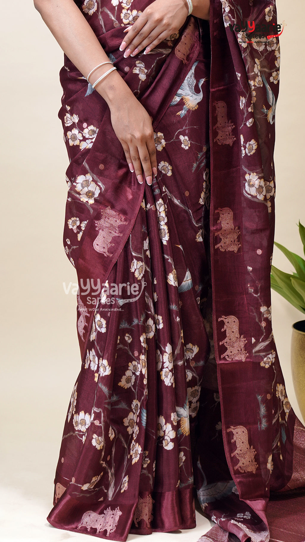 Gift-Worthy Multicolour Tissu Saree