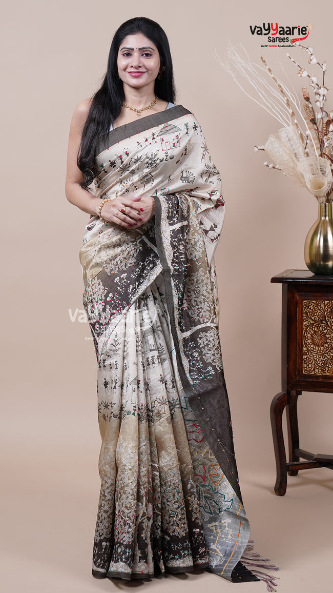 Graceful Dola Silk Saree for Wedding Events Hover Image